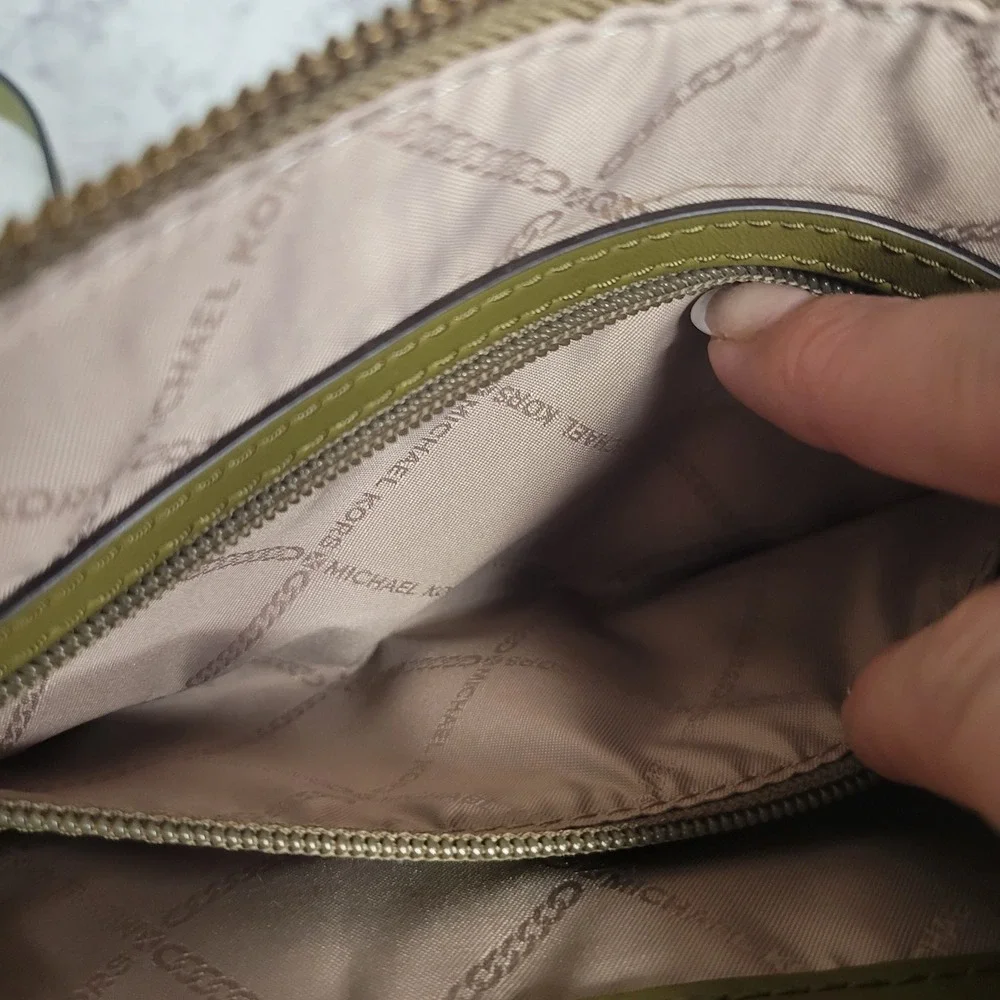 Michael Kors Camden Small Pebble Leather Messenger Bag Pistachio‎ Green Gold